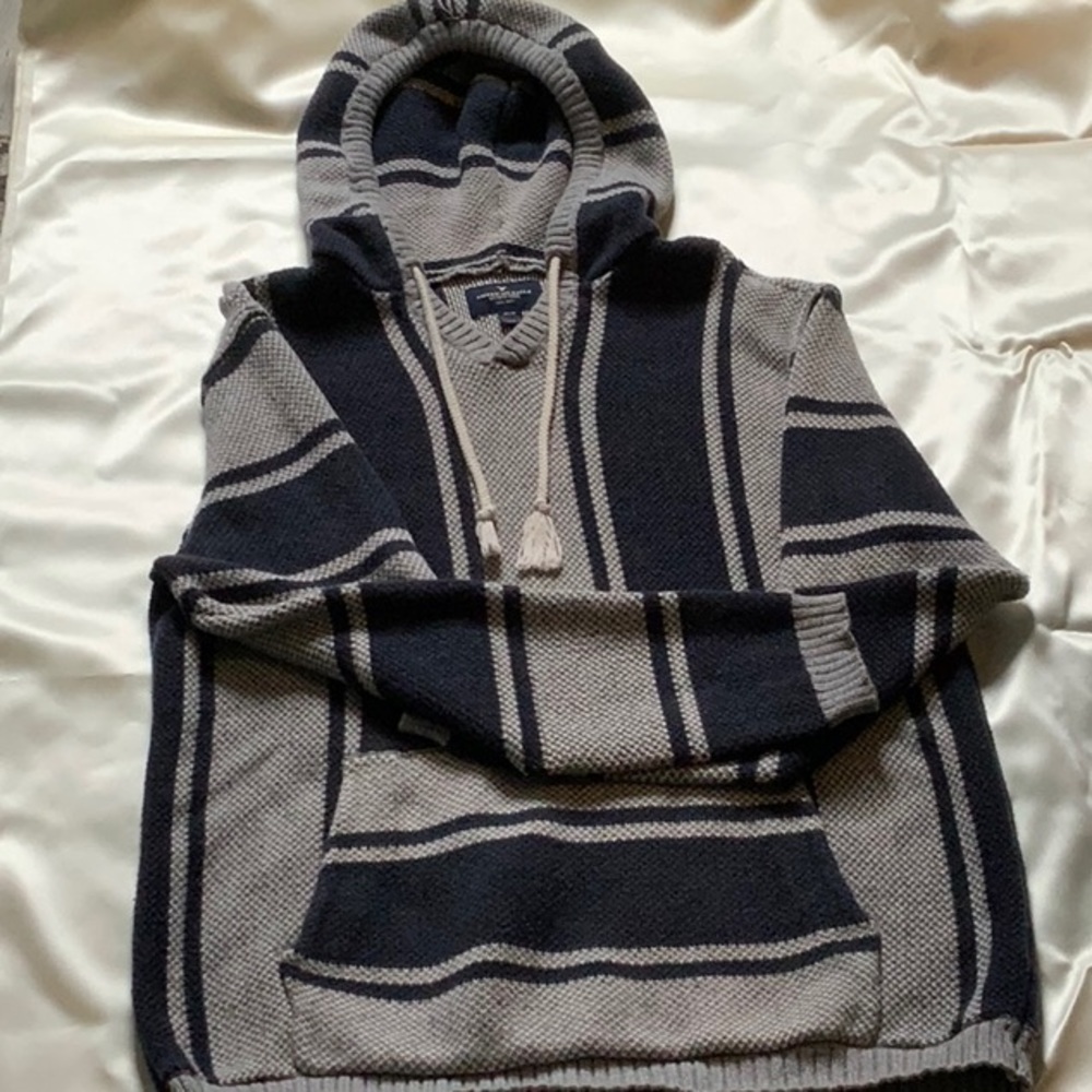 Vintage Baja hoodie, size medium perfect for men or women! AMERICAN EAGLE🌟